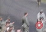 Standbild B-17 Flying Fortress Bomber Vereinigtes Königreich, 1943, aus Sekunde 56 historischem Filmmaterial Videoclip 65675061416