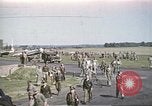 Standbild B-17 Flying Fortress Bomber Vereinigtes Königreich, 1943, aus Sekunde 62 historischem Filmmaterial Videoclip 65675061416