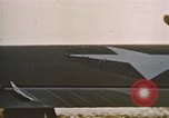 Standbild Flak-beschädigte B-17 Flying Festungen Vereinigtes Königreich, 1943, aus Sekunde 40 historischem Filmmaterial Videoclip 65675061418