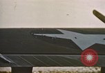 Standbild Flak-beschädigte B-17 Flying Festungen Vereinigtes Königreich, 1943, aus Sekunde 41 historischem Filmmaterial Videoclip 65675061418