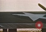 Standbild Flak-beschädigte B-17 Flying Festungen Vereinigtes Königreich, 1943, aus Sekunde 42 historischem Filmmaterial Videoclip 65675061418