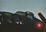 Standbild Flak-beschädigte B-17 Flying Festungen Vereinigtes Königreich, 1943, aus Sekunde 60 historischem Filmmaterial Videoclip 65675061418