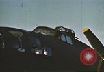 Standbild Flak-beschädigte B-17 Flying Festungen Vereinigtes Königreich, 1943, aus Sekunde 62 historischem Filmmaterial Videoclip 65675061418