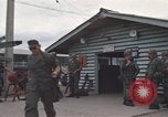 Standbild Sicherheit Polizei Männer Vietnam, 1968, aus Sekunde 27 historischem Filmmaterial Videoclip 65675061439