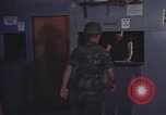 Standbild Sicherheit Polizei Männer Vietnam, 1968, aus Sekunde 41 historischem Filmmaterial Videoclip 65675061439