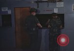 Standbild Sicherheit Polizei Männer Vietnam, 1968, aus Sekunde 44 historischem Filmmaterial Videoclip 65675061439