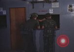 Standbild Sicherheit Polizei Männer Vietnam, 1968, aus Sekunde 53 historischem Filmmaterial Videoclip 65675061439