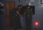 Standbild Sicherheit Polizei Männer Vietnam, 1968, aus Sekunde 60 historischem Filmmaterial Videoclip 65675061439