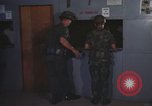 Standbild Sicherheit Polizei Männer Vietnam, 1968, aus Sekunde 61 historischem Filmmaterial Videoclip 65675061439