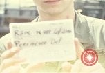 Image la sécurité policiers hommes Vietnam, 1968, de la seconde 13 séquences d'archives historiques vidéo 65675061441