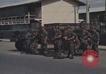 Image la sécurité policiers hommes Vietnam, 1968, de la seconde 18 séquences d'archives historiques vidéo 65675061441