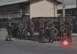 Image la sécurité policiers hommes Vietnam, 1968, de la seconde 24 séquences d'archives historiques vidéo 65675061441