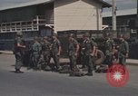 Image la sécurité policiers hommes Vietnam, 1968, de la seconde 25 séquences d'archives historiques vidéo 65675061441