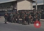Image la sécurité policiers hommes Vietnam, 1968, de la seconde 26 séquences d'archives historiques vidéo 65675061441