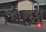 Image la sécurité policiers hommes Vietnam, 1968, de la seconde 27 séquences d'archives historiques vidéo 65675061441
