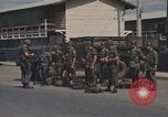 Image la sécurité policiers hommes Vietnam, 1968, de la seconde 29 séquences d'archives historiques vidéo 65675061441