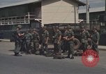 Image la sécurité policiers hommes Vietnam, 1968, de la seconde 34 séquences d'archives historiques vidéo 65675061441