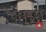 Image la sécurité policiers hommes Vietnam, 1968, de la seconde 37 séquences d'archives historiques vidéo 65675061441