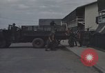 Image la sécurité policiers hommes Vietnam, 1968, de la seconde 57 séquences d'archives historiques vidéo 65675061441