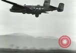 Standbild B-25 Mitchell Bomber Cassino Italien, 1944, aus Sekunde 9 historischem Filmmaterial Videoclip 65675061467