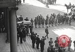 Standbild Trauerzug von John Mitchel New York City USA, 1918, aus Sekunde 15 historischem Filmmaterial Videoclip 65675061484
