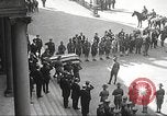 Standbild Trauerzug von John Mitchel New York City USA, 1918, aus Sekunde 18 historischem Filmmaterial Videoclip 65675061484