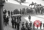 Standbild Trauerzug von John Mitchel New York City USA, 1918, aus Sekunde 21 historischem Filmmaterial Videoclip 65675061484