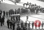 Standbild Trauerzug von John Mitchel New York City USA, 1918, aus Sekunde 23 historischem Filmmaterial Videoclip 65675061484