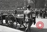 Standbild Trauerzug von John Mitchel New York City USA, 1918, aus Sekunde 32 historischem Filmmaterial Videoclip 65675061484