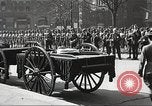 Standbild Trauerzug von John Mitchel New York City USA, 1918, aus Sekunde 35 historischem Filmmaterial Videoclip 65675061484