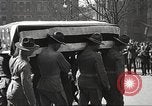 Standbild Trauerzug von John Mitchel New York City USA, 1918, aus Sekunde 39 historischem Filmmaterial Videoclip 65675061484