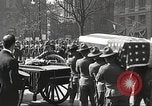 Standbild Trauerzug von John Mitchel New York City USA, 1918, aus Sekunde 45 historischem Filmmaterial Videoclip 65675061484