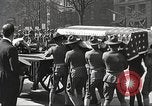 Standbild Trauerzug von John Mitchel New York City USA, 1918, aus Sekunde 47 historischem Filmmaterial Videoclip 65675061484