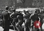 Standbild Trauerzug von John Mitchel New York City USA, 1918, aus Sekunde 48 historischem Filmmaterial Videoclip 65675061484