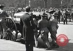 Standbild Trauerzug von John Mitchel New York City USA, 1918, aus Sekunde 54 historischem Filmmaterial Videoclip 65675061484