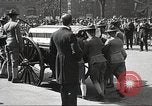 Standbild Trauerzug von John Mitchel New York City USA, 1918, aus Sekunde 55 historischem Filmmaterial Videoclip 65675061484