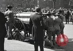 Standbild Trauerzug von John Mitchel New York City USA, 1918, aus Sekunde 57 historischem Filmmaterial Videoclip 65675061484