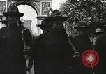 Standbild John Mitchel der Trauerzug New York City USA, 1918, aus Sekunde 13 historischem Filmmaterial Videoclip 65675061485