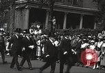 Standbild John Mitchel der Trauerzug New York City USA, 1918, aus Sekunde 52 historischem Filmmaterial Videoclip 65675061485