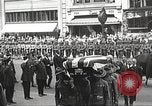 Standbild John Mitchel der Trauerzug New York City USA, 1918, aus Sekunde 30 historischem Filmmaterial Videoclip 65675061486
