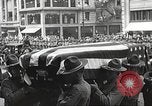 Standbild John Mitchel der Trauerzug New York City USA, 1918, aus Sekunde 39 historischem Filmmaterial Videoclip 65675061486