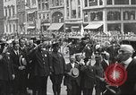 Standbild John Mitchel der Trauerzug New York City USA, 1918, aus Sekunde 46 historischem Filmmaterial Videoclip 65675061486