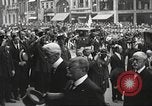 Standbild John Mitchel der Trauerzug New York City USA, 1918, aus Sekunde 48 historischem Filmmaterial Videoclip 65675061486