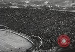 Standbild College Football Spiel New Orleans Louisiana USA, 1944, aus Sekunde 4 historischem Filmmaterial Videoclip 65675061499