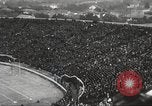 Standbild College Football Spiel New Orleans Louisiana USA, 1944, aus Sekunde 6 historischem Filmmaterial Videoclip 65675061499