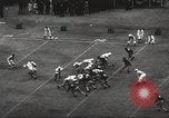Standbild College Football Spiel New Orleans Louisiana USA, 1944, aus Sekunde 9 historischem Filmmaterial Videoclip 65675061499