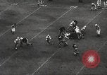 Standbild College Football Spiel New Orleans Louisiana USA, 1944, aus Sekunde 11 historischem Filmmaterial Videoclip 65675061499