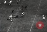 Standbild College Football Spiel New Orleans Louisiana USA, 1944, aus Sekunde 15 historischem Filmmaterial Videoclip 65675061499