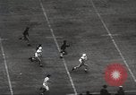 Standbild College Football Spiel New Orleans Louisiana USA, 1944, aus Sekunde 18 historischem Filmmaterial Videoclip 65675061499