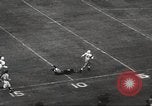 Standbild College Football Spiel New Orleans Louisiana USA, 1944, aus Sekunde 21 historischem Filmmaterial Videoclip 65675061499